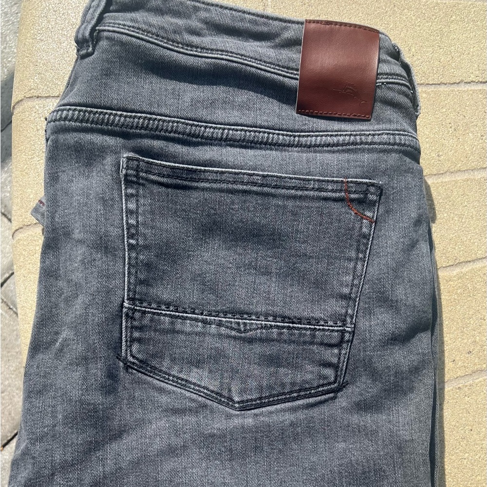 Men’s Tommy Bahama black stonewashed jeans. Size 38x32. No rips, tears or wear.